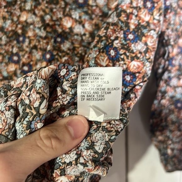 Cynthia Rowley V-Neck Blouse Long Sleeve Tie Sleeve Floral Rayon Size Medium - Picture 8 of 8